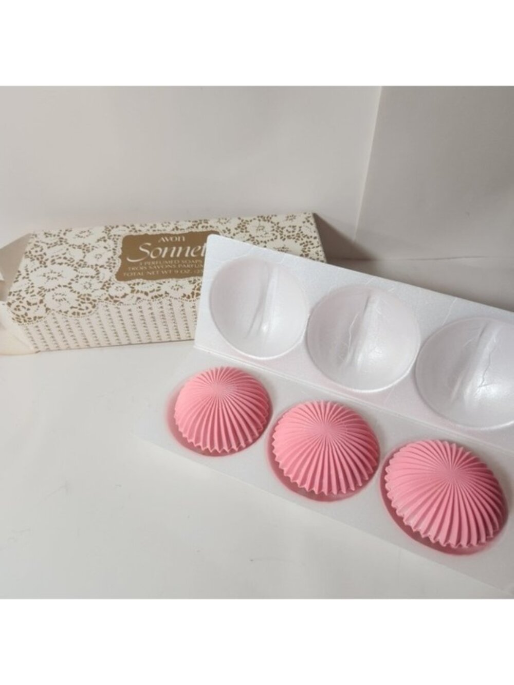 Vintage Avon Sonnet 3 Perfumed Soaps Set Pink Molded Sunburst Decorative New Box
